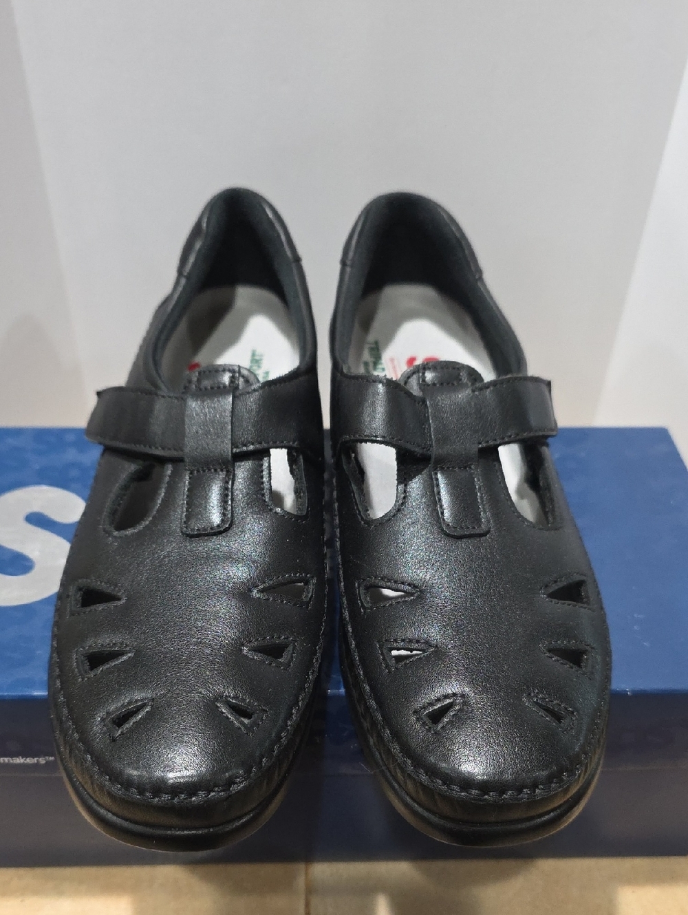 SAS Black Roamer Women's Closed-Toe Mary Jane Dress Shoes 9.5 Slim